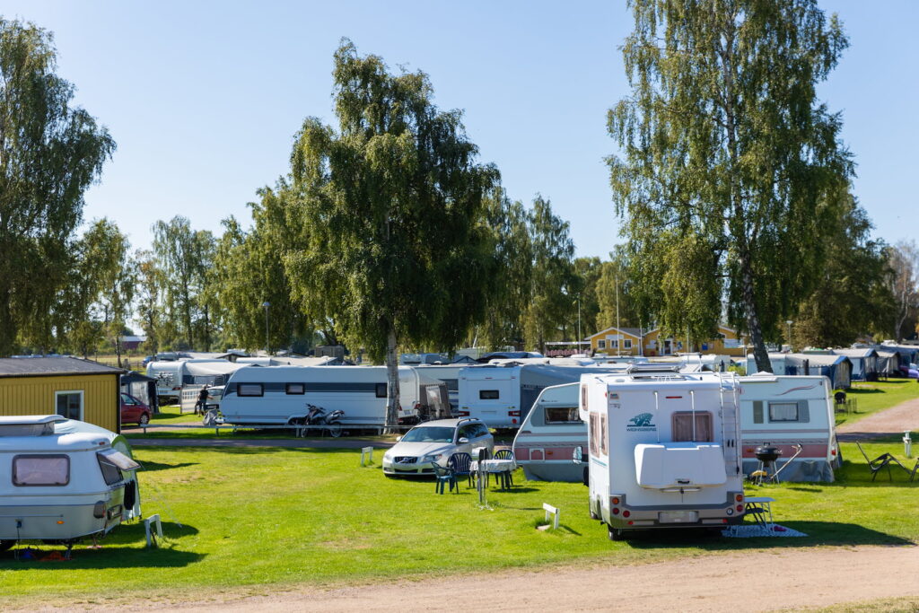 Camping för husvagn, husbil och tält på First Camp Vadstena - Vättern