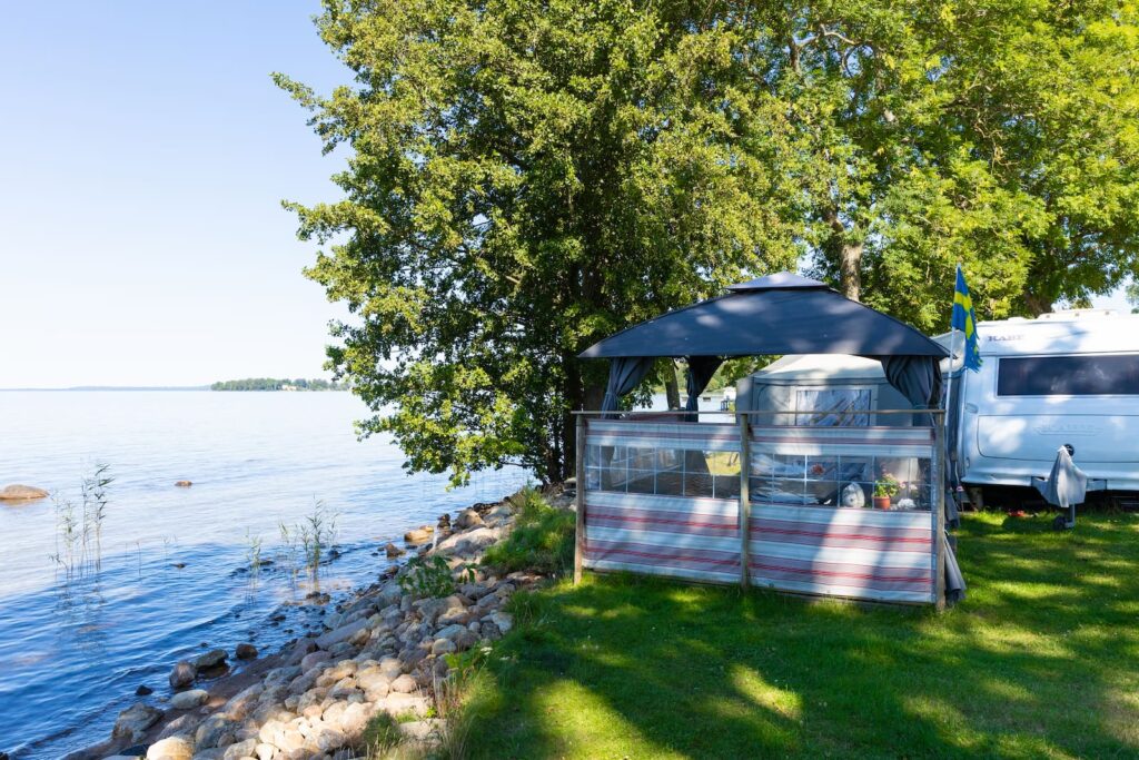 campingstuhl personalisiert Liegestuhl mit Armlehne und Getrnkehalter | Motiv Feireabend Bier Braun